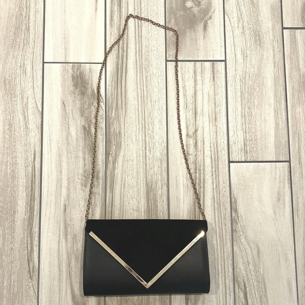 Aldo Crossbody Clutch Women OS Black Good Gold V Trim Envelope Chain Strap - Picture 2 of 10